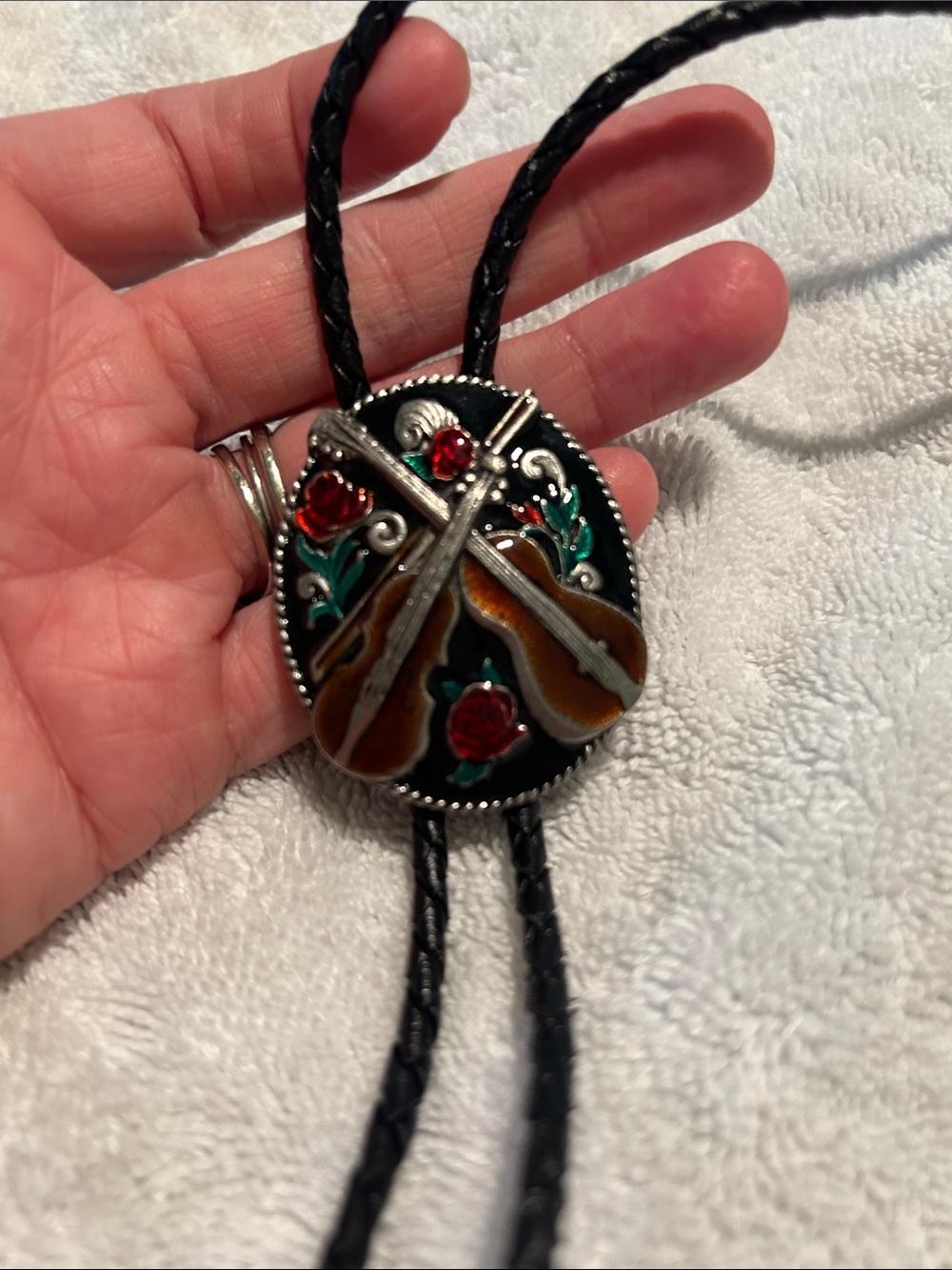 1988 Siskiyou Belt Co. Bolo Tie Necklace with Violin and Rose